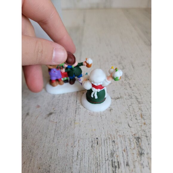 Dept 56 56848 an Irish‎ Cheer for Santa North Pole series accessory Xmas - Picture 5 of 7
